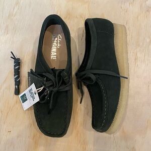 Hunter green Clarks Women’s Wallabees
